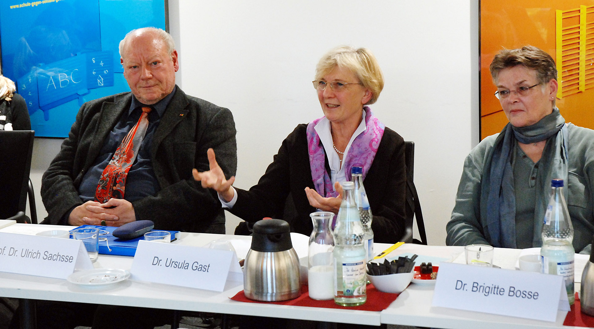 von links nach rechts im Bild: Prof. Dr. Ulrich Sachsse, Dr. Ursula Gast, Dr. Brigitte Bosse