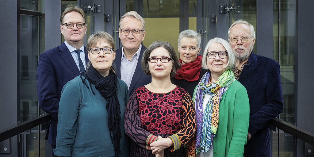 Gruppenfoto der Aufarbeitungskommission, von links nach rechts: Stephan Rixen, Ulrike Hoffmann, Matthias Katsch, Julia Gebrande, Silke Gahleitner, Barbara Kavemann, Heiner Keupp