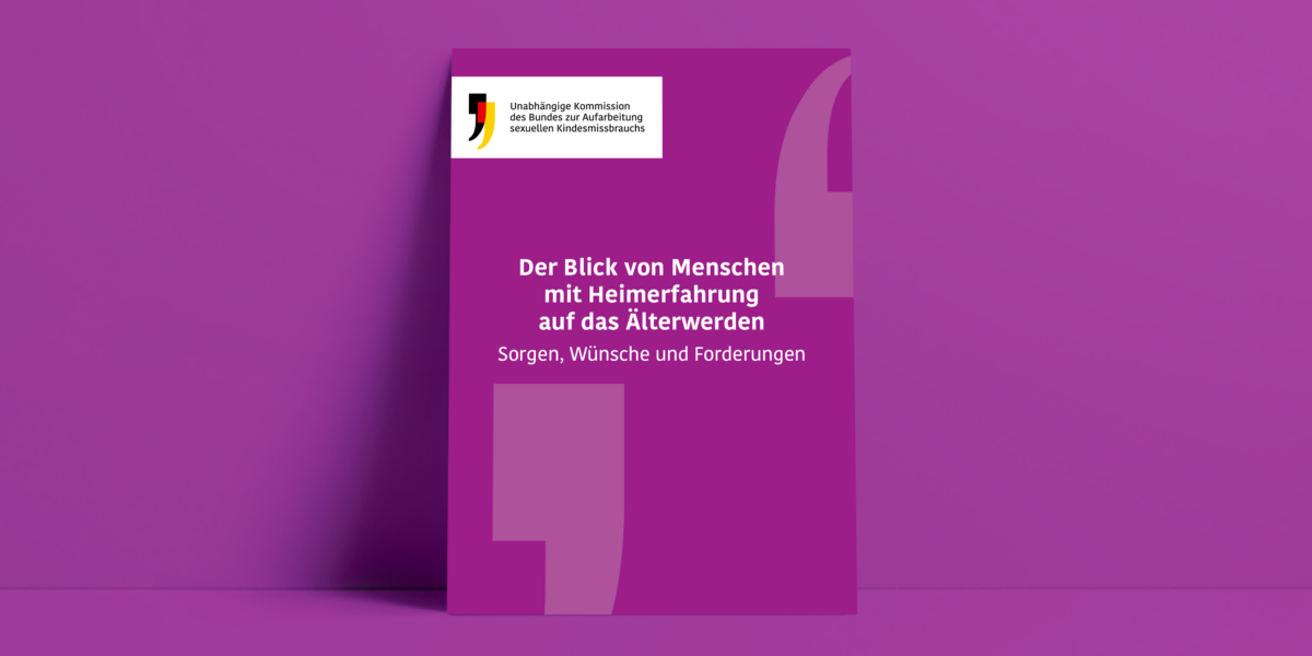 Cover der Broschüre. "Der Blick von Menschen mit Heimerfahrung auf das Älterwerden: Sorgen, Wünsche und Forderungen" vor lila Hintergrund.
