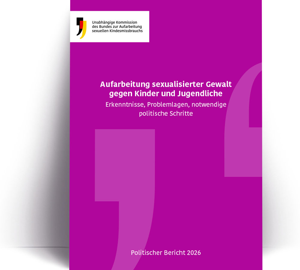 Cover des Politischen Berichts: Logo der Kommission, Anführungszeichen und Titel "Aufarbeitung sexualisierter Gewalt gegen Kinder und Jugendliche - Erkenntnisse, Problemlagen, notwendige politische Schritte" vor lila Hintergrund
