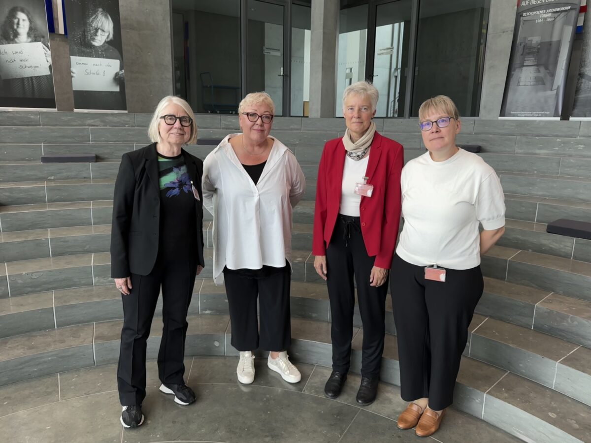 Evelyn Zupke, Silke Gahleitner, Ulrike Hoffmann und Barbara Kevemann stehen nebeneinander.